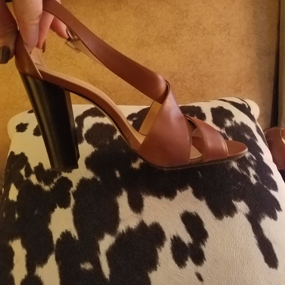 Shoes - Picture 2 of 8